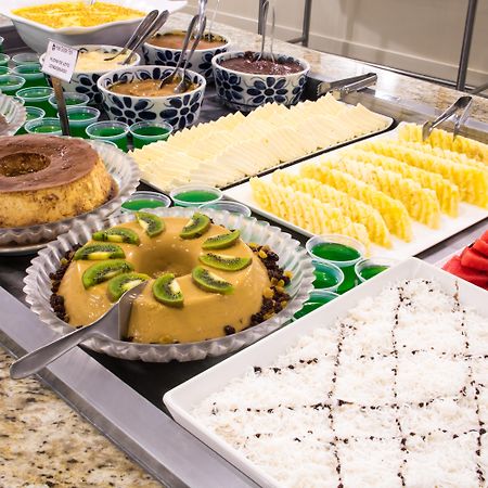 Hotel Golden Park All Inclusive Pocos De Caldas By Nacional Inn Екстер'єр фото A dessert buffet