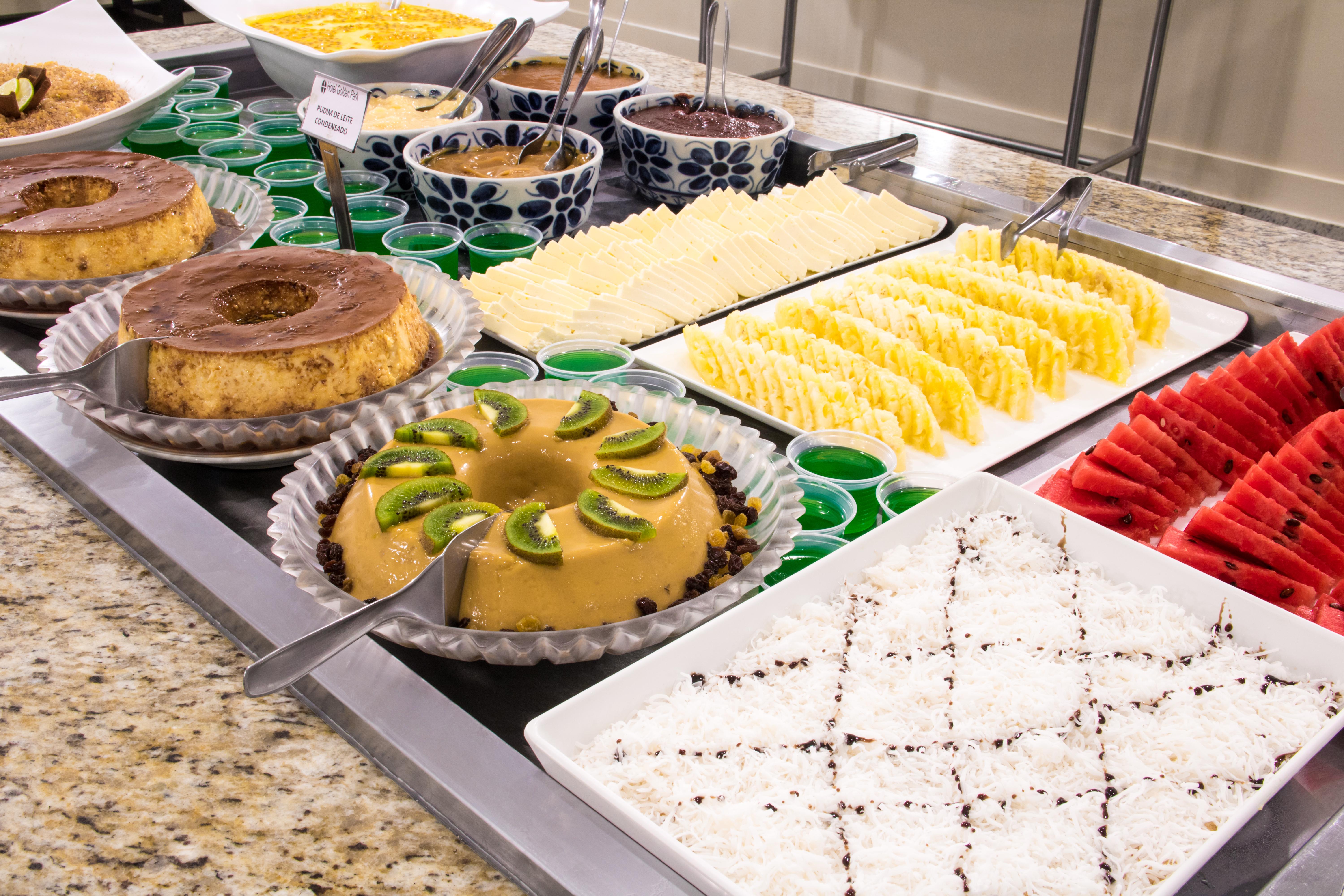 Hotel Golden Park All Inclusive Pocos De Caldas By Nacional Inn Екстер'єр фото A dessert buffet