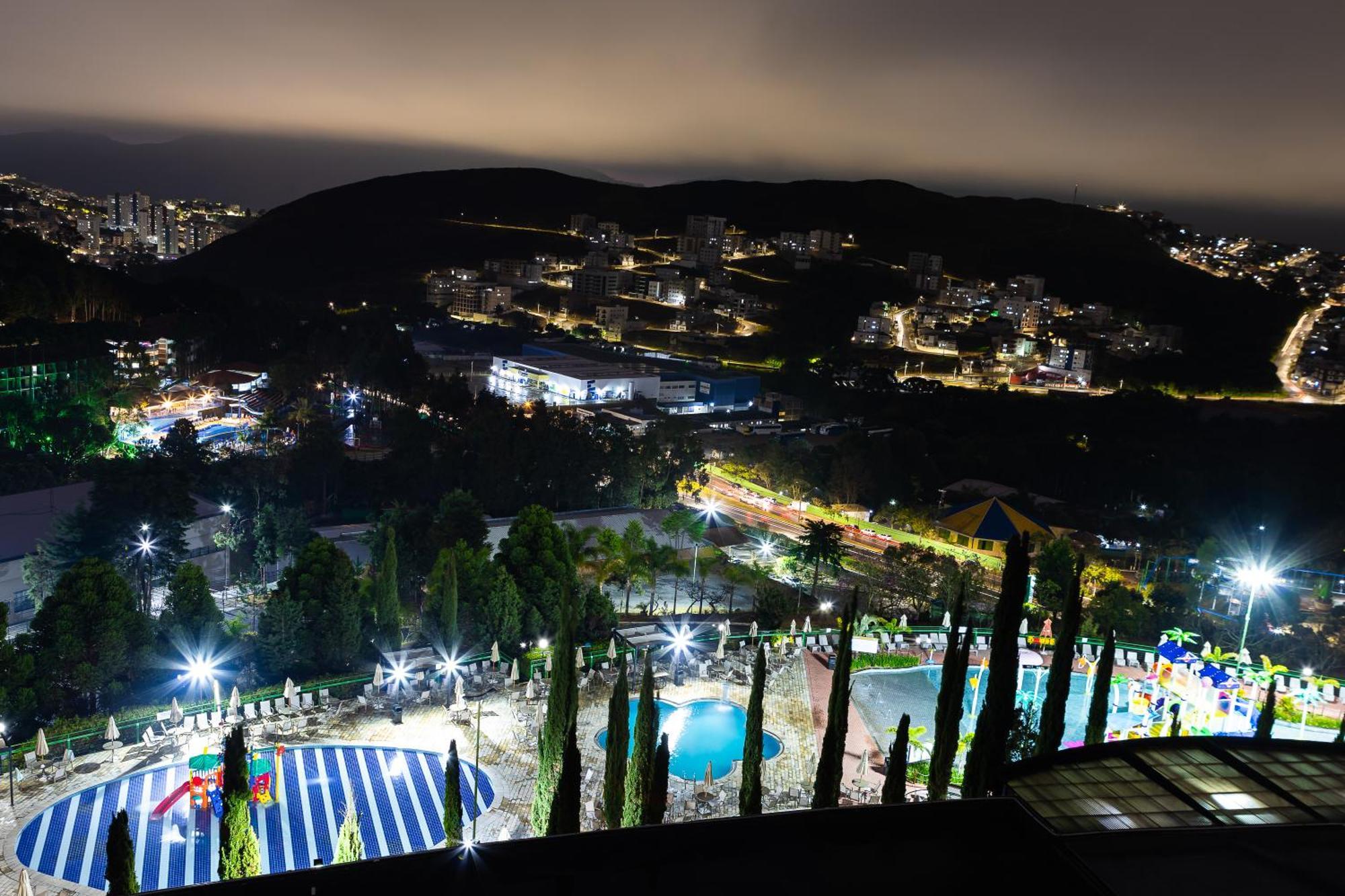 Hotel Golden Park All Inclusive Pocos De Caldas By Nacional Inn Екстер'єр фото View of the park at night