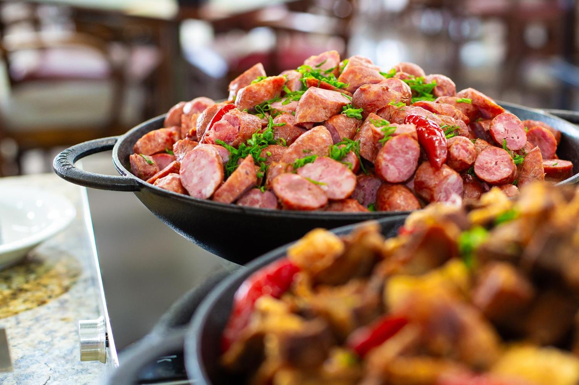 Hotel Golden Park All Inclusive Pocos De Caldas By Nacional Inn Екстер'єр фото Kielbasa prepared in a skillet